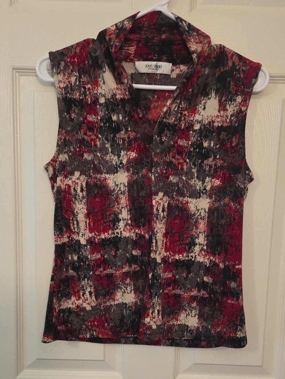 Jones New York Sleeveless V-Neck Top Shirt Abstract Red Black Small